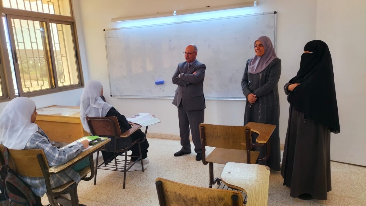 زيارة ميدانية لمدير التربية والتعليم لمديرية البادية الجنوبية إلى مدرسة بنات الجرباء الثانوية