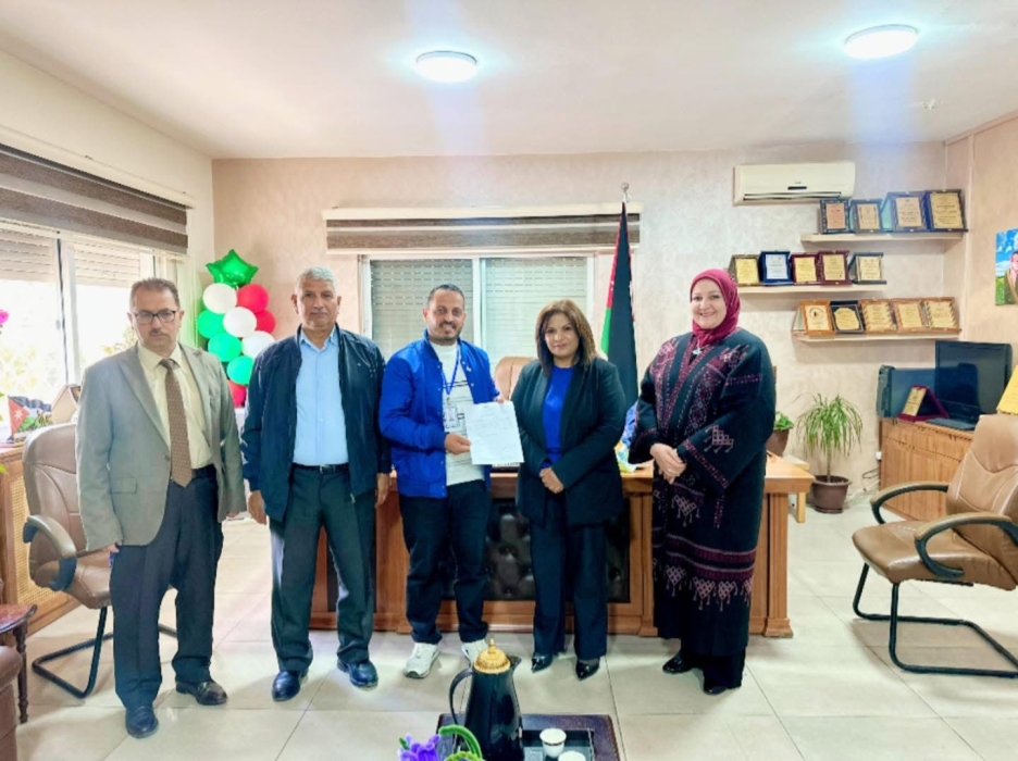 العجارمة تُكرم كوكبة من الموظفين المتميزين