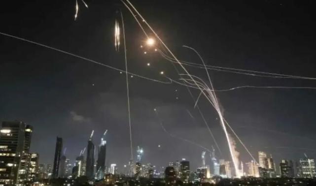 الإمارات تتصدى لـ12 صاروخا باليستيا و3 صواريخ كروز و4 طائرات مسيرة
