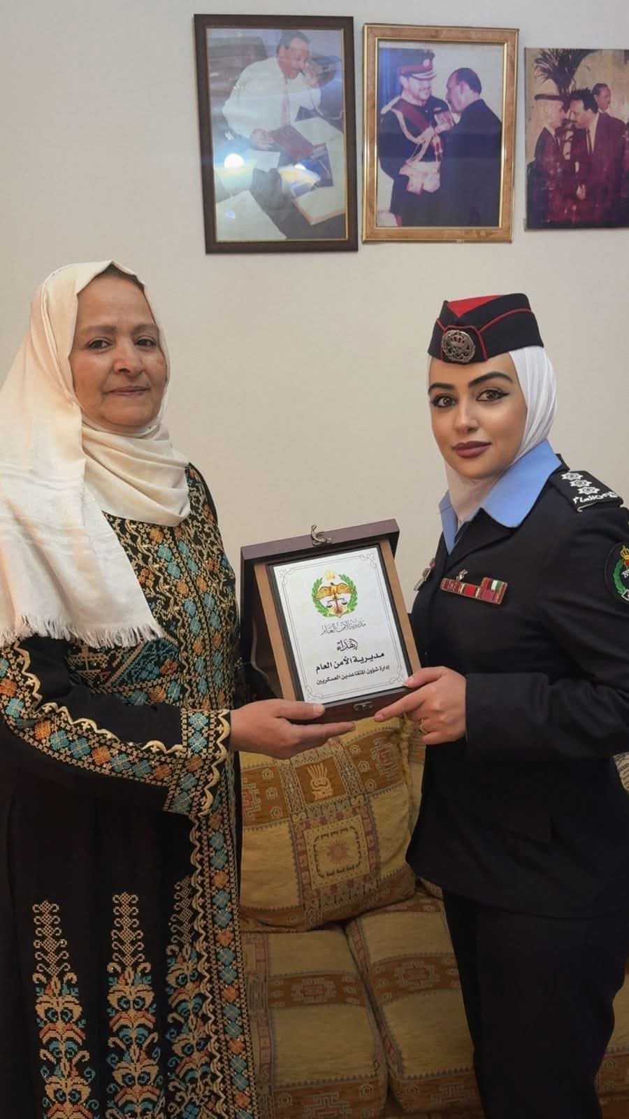 مديرية الأمن العام تُكرم الوكيل اول متقاعد فاطمة الزغول