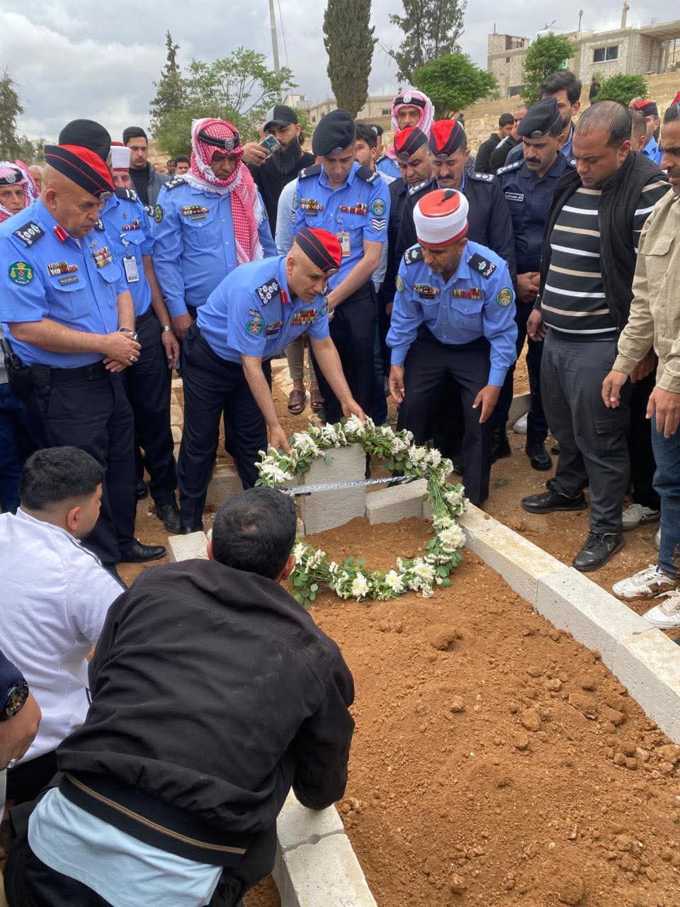 الأمن العام يُشارك في تشييع جثمان الملازم اول محمد الشديفات...صور