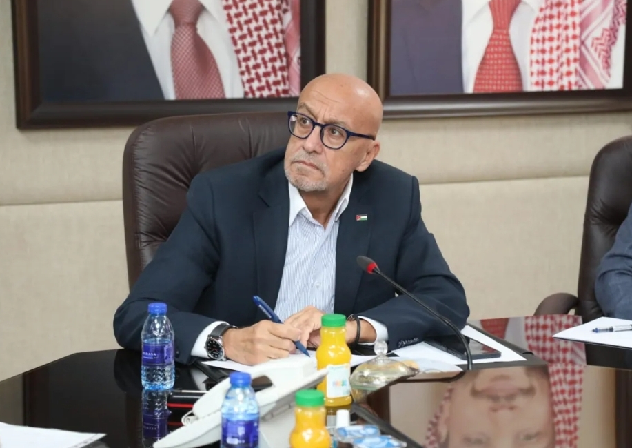 وزير المياه يتحدث عن منافع مشروع (الناقل الوطني)