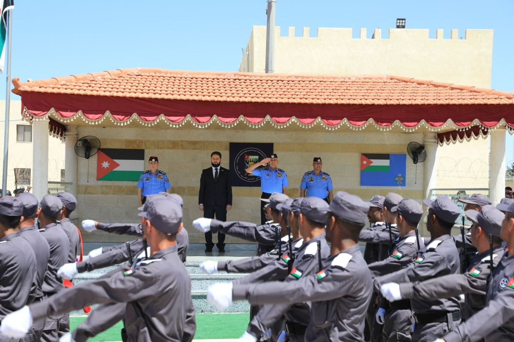 مدير الأمن العام يرعى حفل تخريج دورة إعداد وتاهيل الشرطة السورية...صور