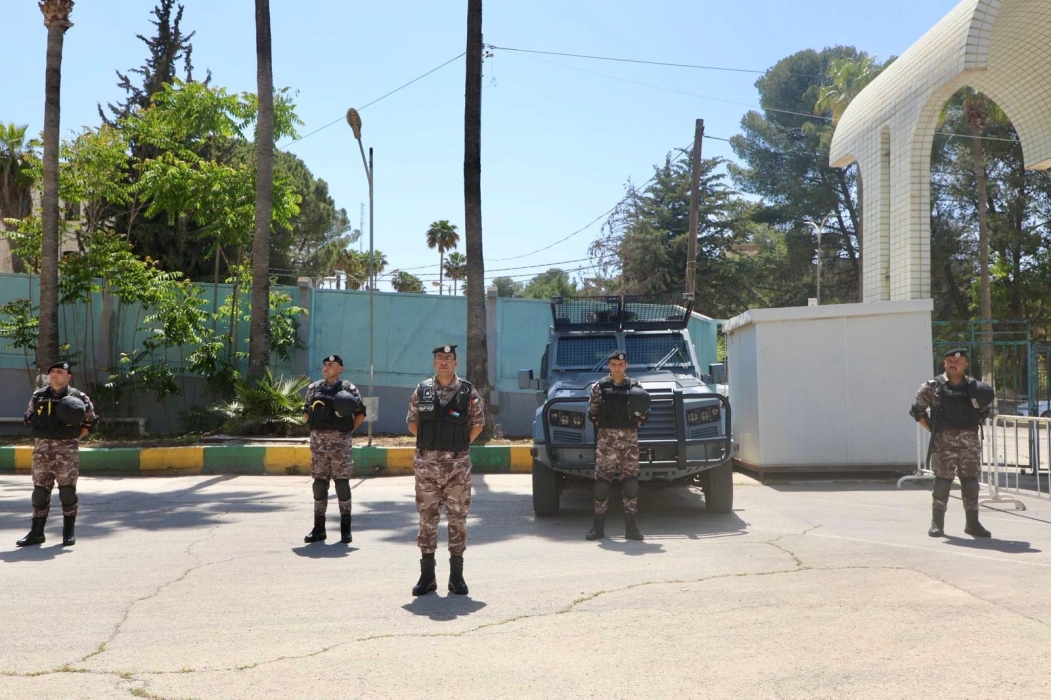 مرتبات مديرية الأمن العام يباشرون الانتشار وباعلي درجات الجاهزية لتأمين مباراة الحسين والفيصلي