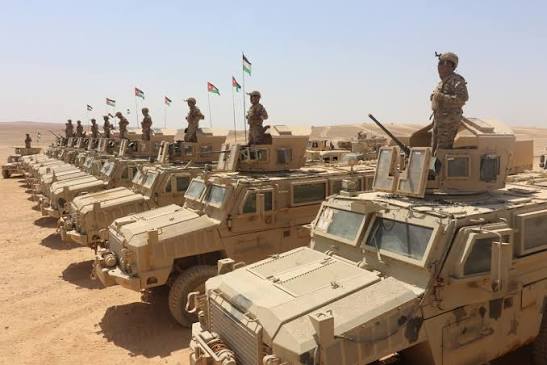 الجيش يحبط 3 محاولات تهريب مخدرات بواسطة بالونات موجهة