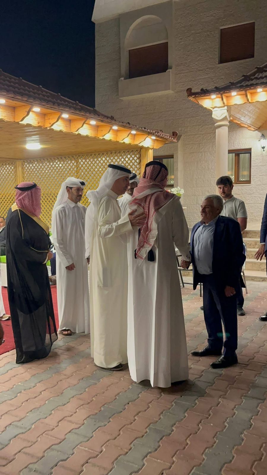 الشيخ سطام الفايز يقيم مأدبة تكريمية لسفيري الكويت وقطر في أم العمد...صور