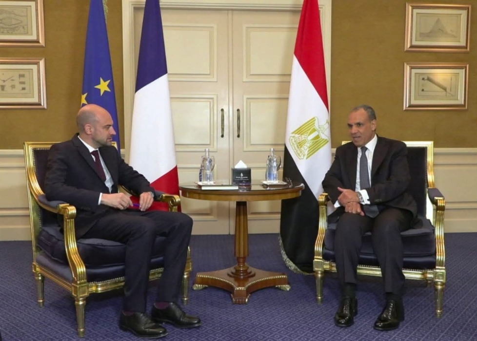 وزير الخارجية المصري يبحث مع نظيره الفرنسي سبل خفض التصعيد بالمنطقة