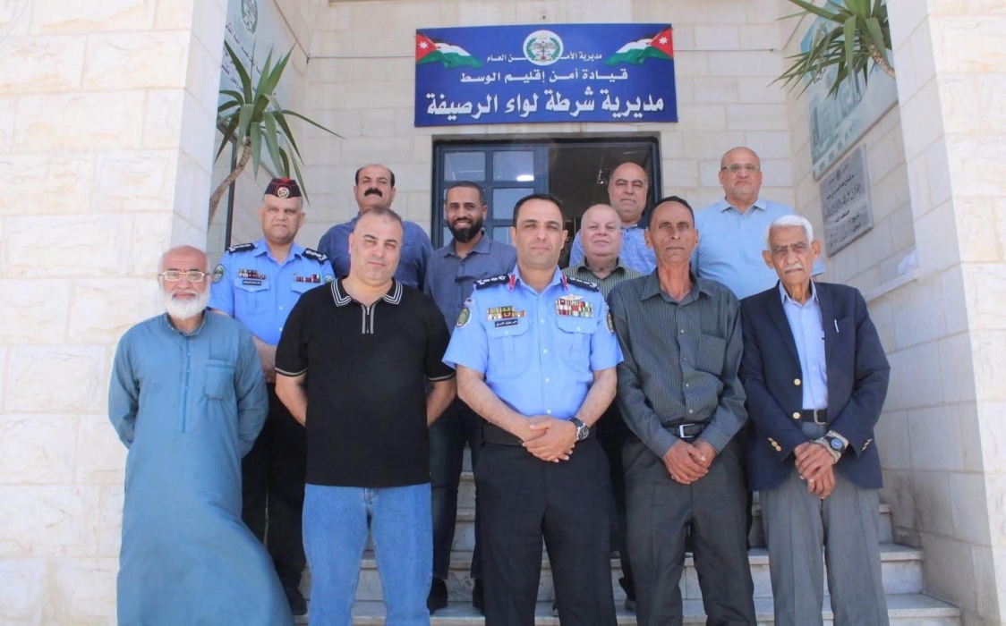 العقيد الحنيطي  يلتقي متقاعدين عسكريين في شرطة الرصيفة
