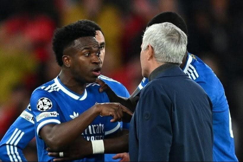 فينيسيوس يرحب بفكرة العمل مع مورينيو في ريال مدريد