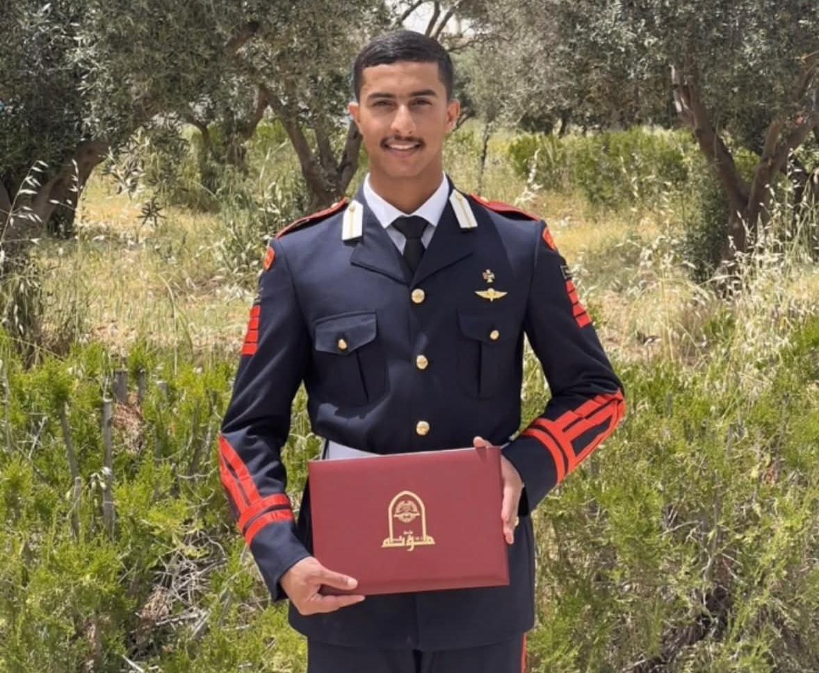 عشيرة الجمعان الجبور تهنئ ابنها أحمد نايف الجمعان بتخرجه من جامعة مؤتة بتقدير امتياز