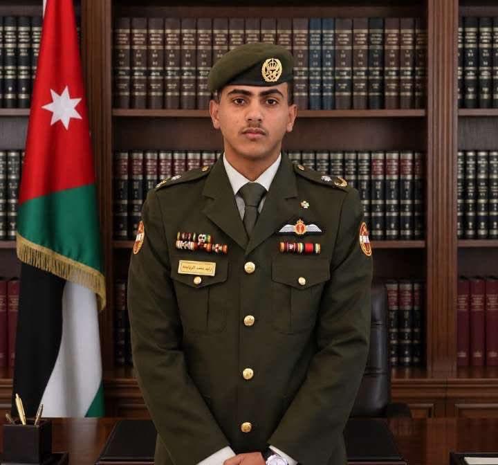 طارق الزوايدة يهنئ لؤي سعد الزوايدة بتخرجه وترفيعه