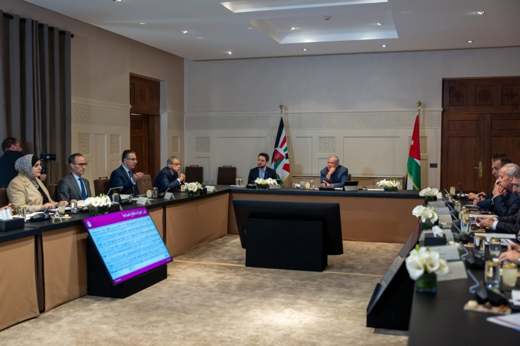الملك يترأس اجتماعا مع مسؤولين وممثلين عن قطاع الصناعة