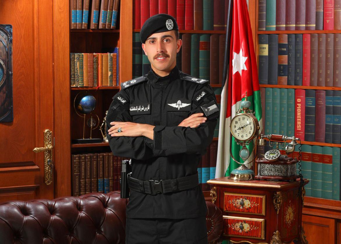 أبناء المرحوم سليمان عيد القاسم يهنئون الملازم فارس الدهامشة بتخرجه من جامعة مؤتة