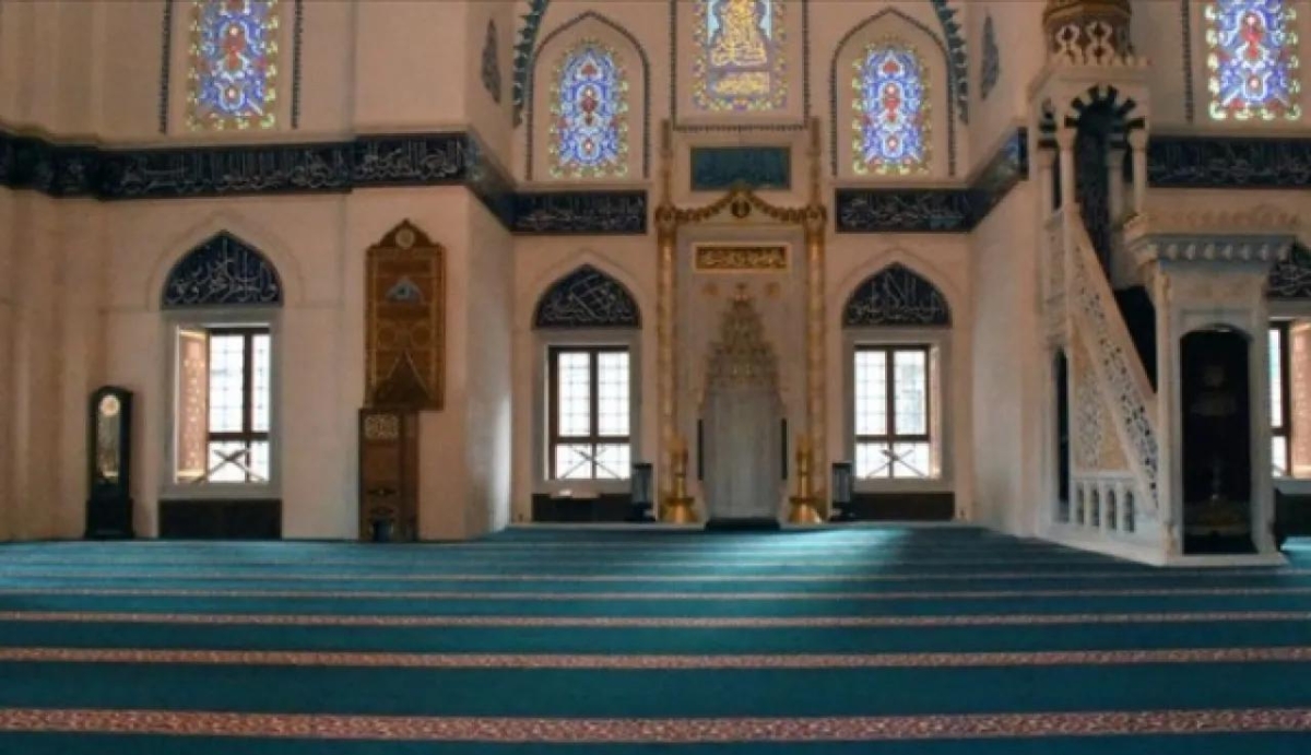 أوقاف إربد: أحداث تصرفوا بشكل غير لائق داخل مسجد .. وتعهد بعدم تكرار ذلك