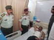 نائب رئيس جامعة مؤتة للشؤون العسكرية يزور أحد التلاميذ المصابين خلال دورة المظليين