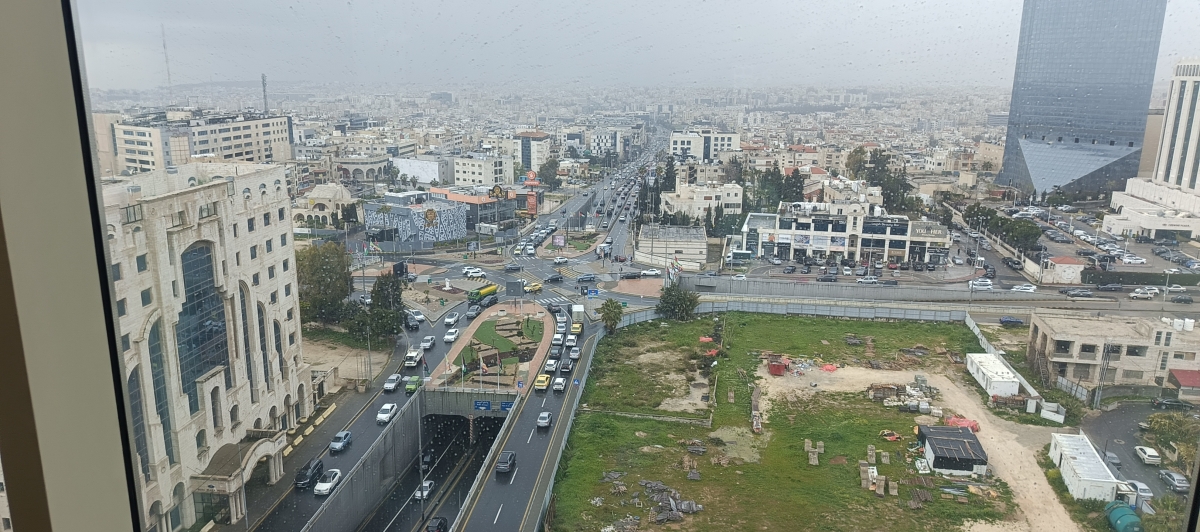 انخفاض ملموس على درجات الحرارة ورياح قوية مثيرة للغبار الجمعة