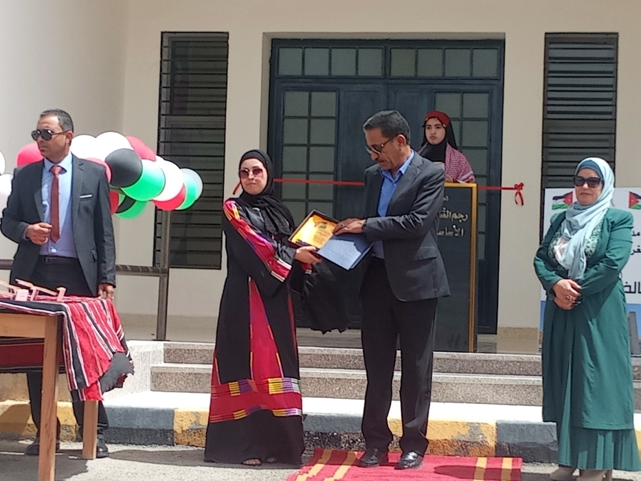 الزبن يفتتح المبنى الجديد لمدرسة الرجم الغربي الأساسية للبنات تزامناً مع احتفالات الاستقلال