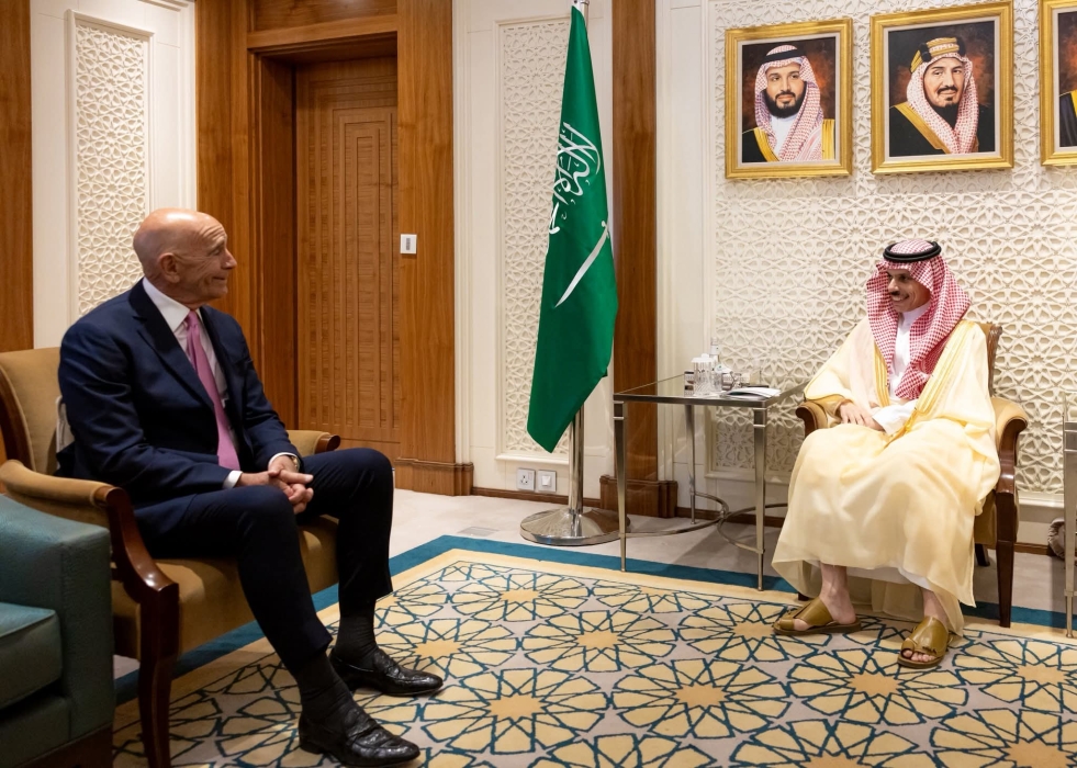 وزير الخارجية السعودي يبحث مع مبعوث أمريكي مستجدات الأوضاع في سوريا