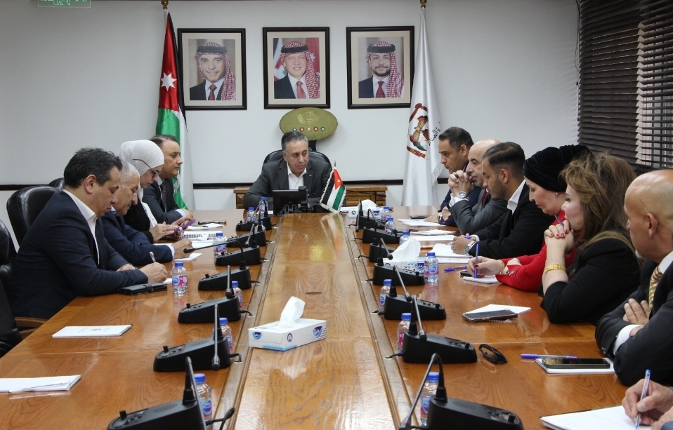 القضاة: الحكومة ماضية بتنفيذ مشاريع استراتيجية لتعزيز النمو والاستثمار
