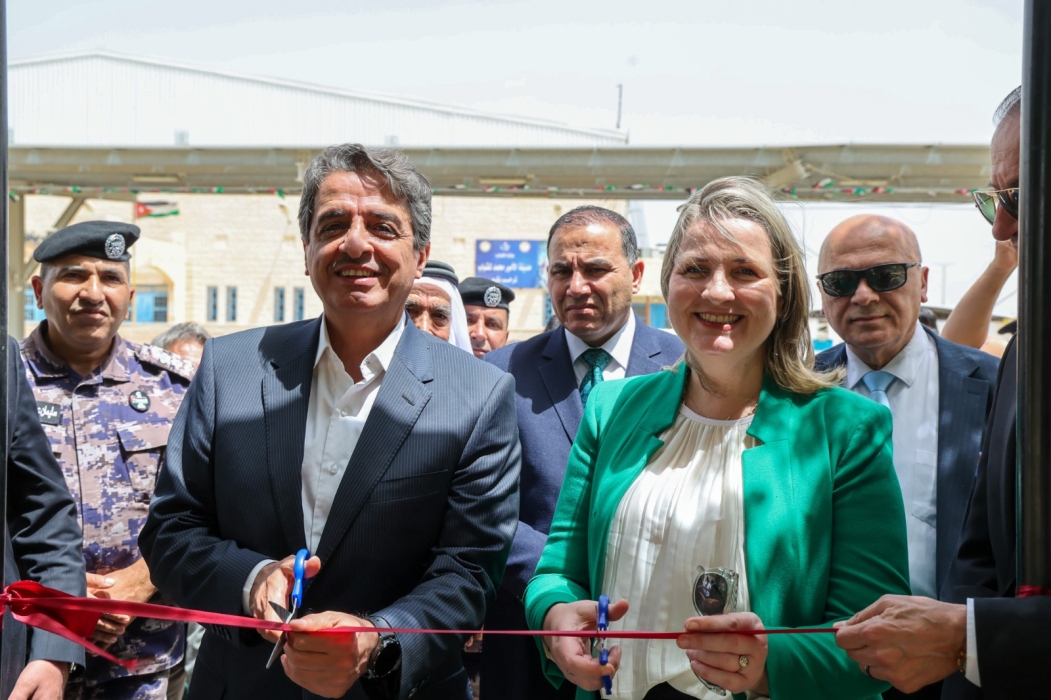 وزير الشباب والسفيرة الإيرلندية يفتتحان النادي الرياضي الخارجي في مدينة الأمير محمد للشباب بالزرقاء