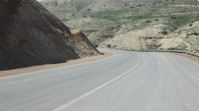 وزير الأشغال يتفقد مشاريع في العاصمة ووادي شعيب