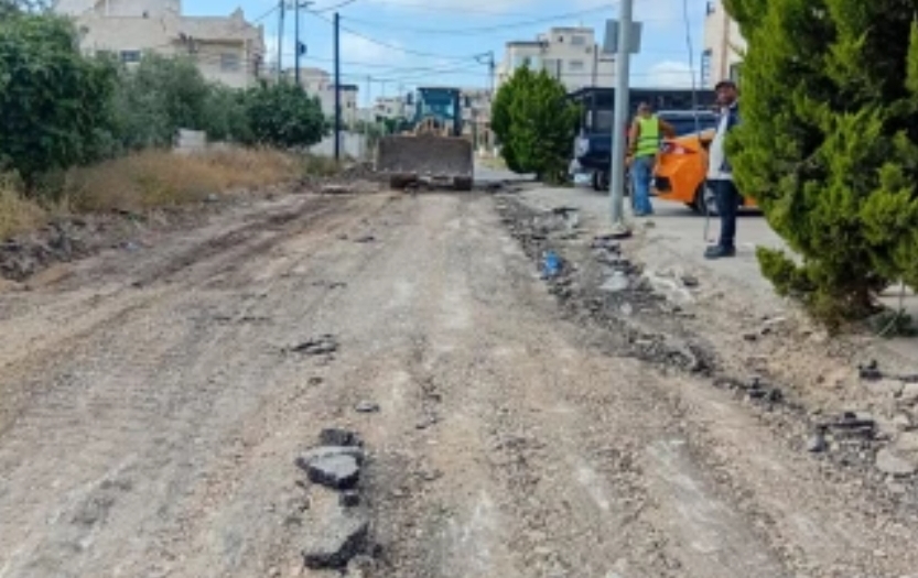 بلدية اربد تنفذ شارعا جديدا وأعمال فرشيات في الروضة وبشرى لتحسين البنية التحتية