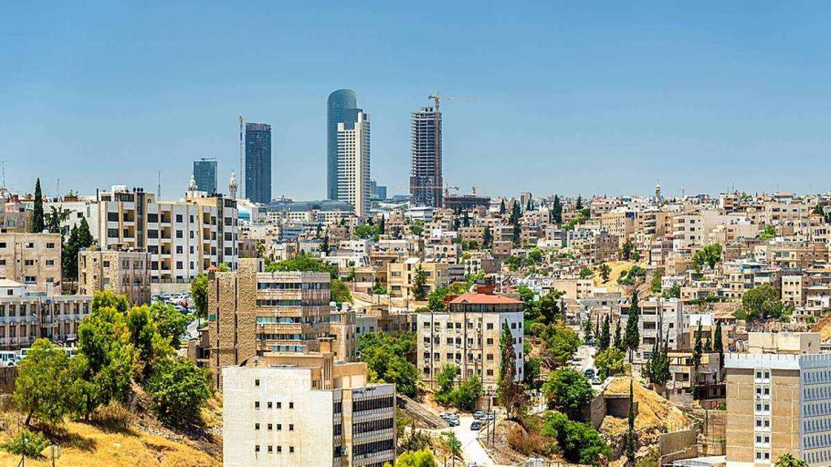 تقلبات جوية: أجواء حارة ومغبرة تمهيدا لانخفاض كبير على درجات الحرارة وأمطار الخميس