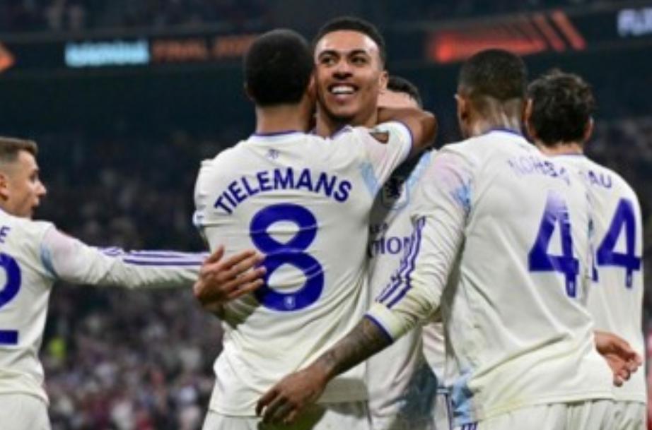 استون فيلا يتوّج بلقب الدوري الاوروبي بعد اكتساحه فرايبورغ بثلاثية