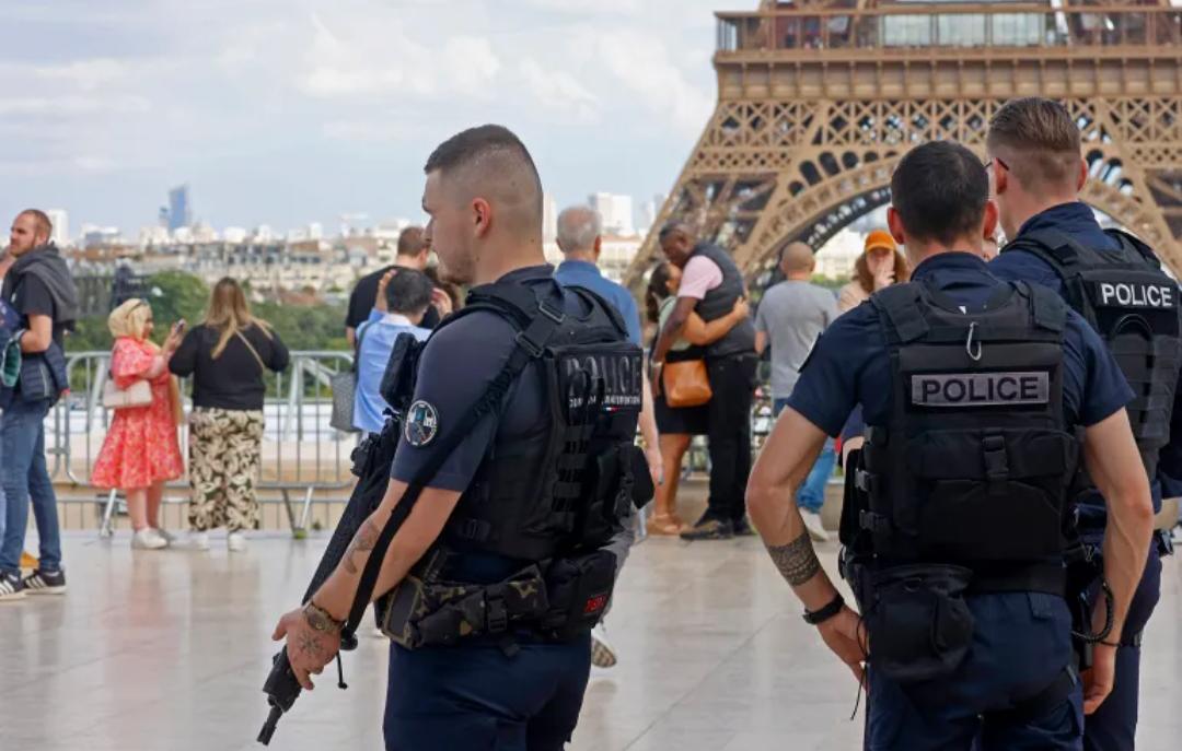فضيحة جنسية تهز فرنسا.. واحتجاز 16 شخصا