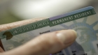 واشنطن تفرض على الساعين للحصول على إقامة دائمة تقديم طلباتهم في بلدانهم