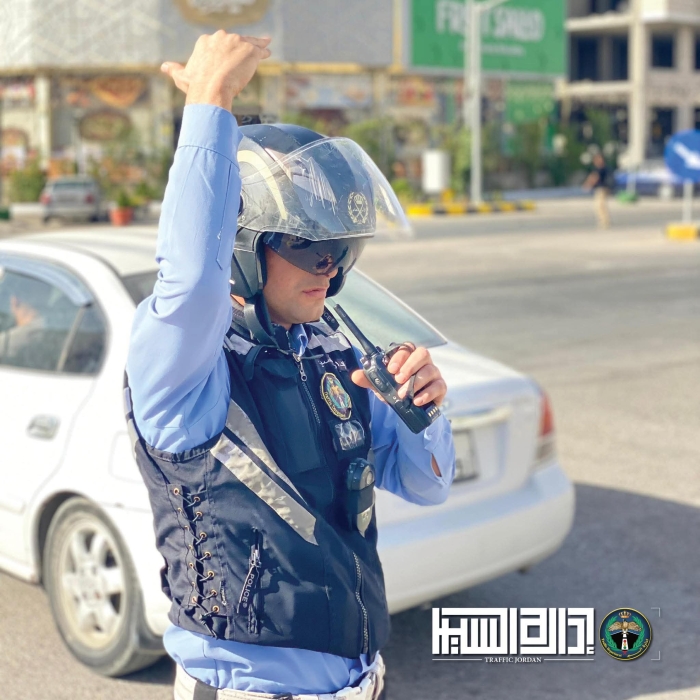 إشارة رقيب السير.. أمان ينظم الطريق ويحفظ الأرواح