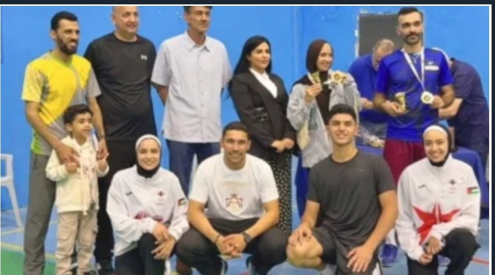 تتويج الفائزين ببطولة الاستقلال للريشة الطائرة