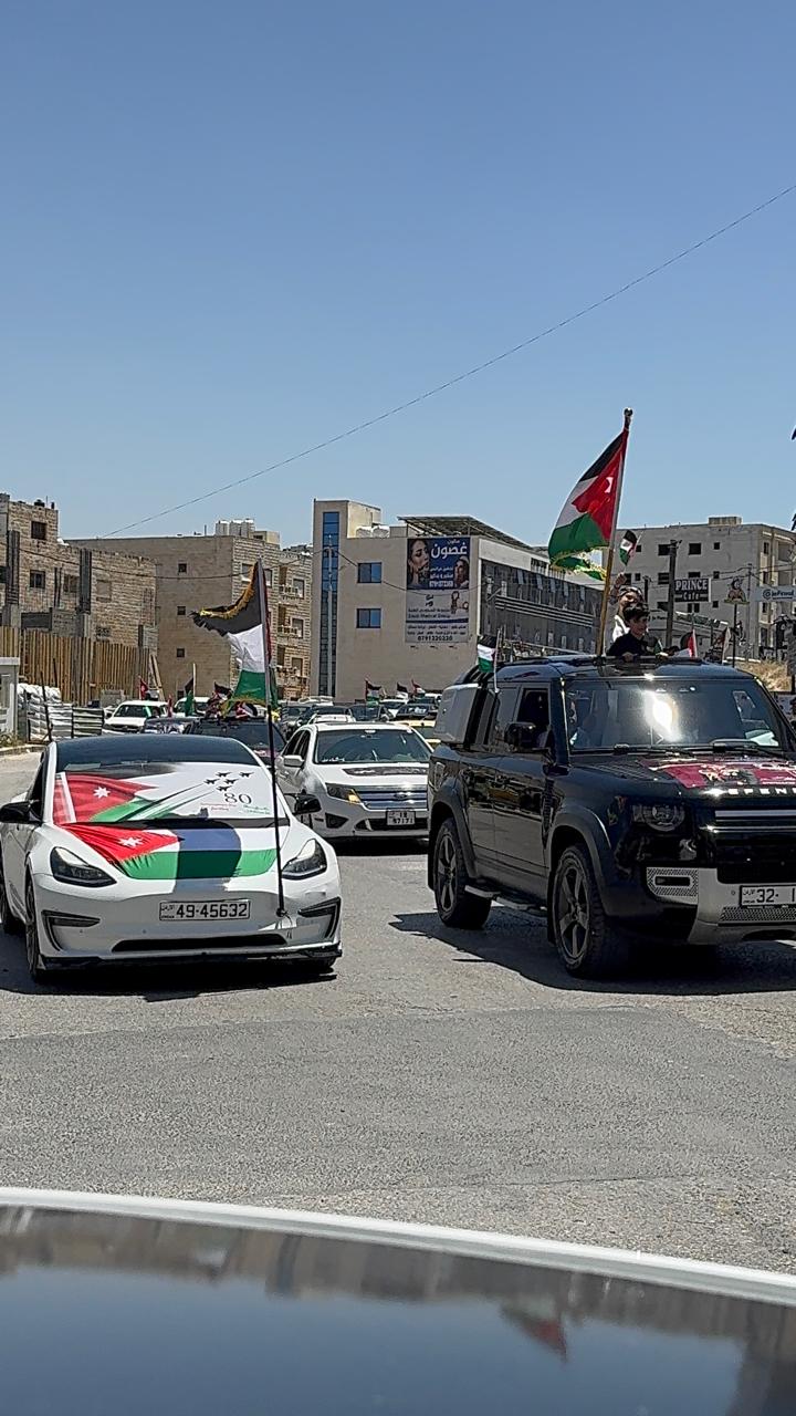 مدرسة بناة العزم النموذجية تشارك أهالي طبربور فرحة الوطن بعيد الاستقلال الثمانين...صور