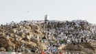 السعودية تدعو الحجاج للبقاء بمخيماتهم بعرفات حتى الرابعة عصراً