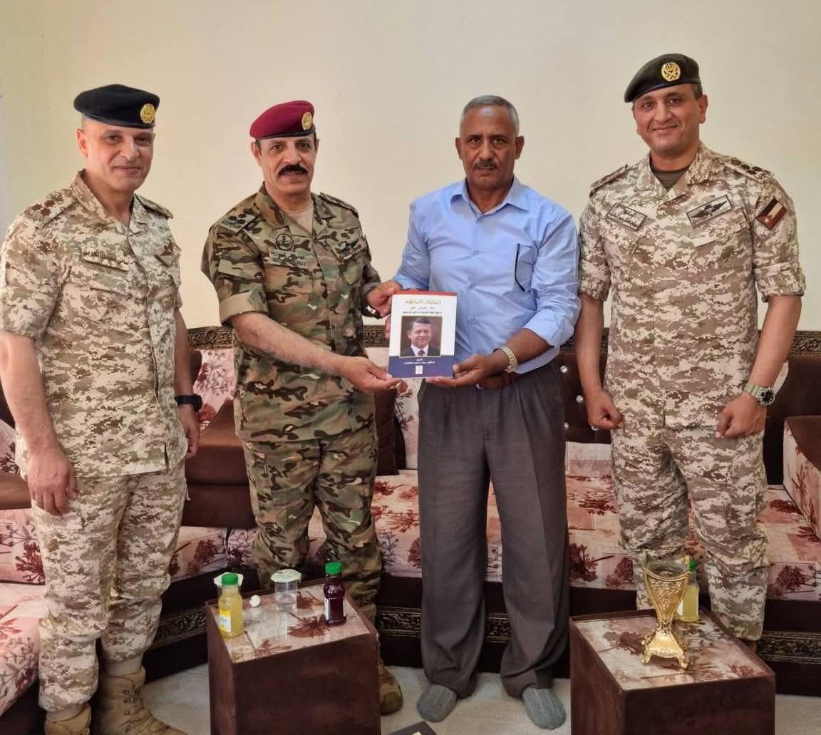 نائب رئيس جامعة مؤتة للشؤون العسكرية يزور ذوي التلميذ المرحوم محمد سماره العظامات