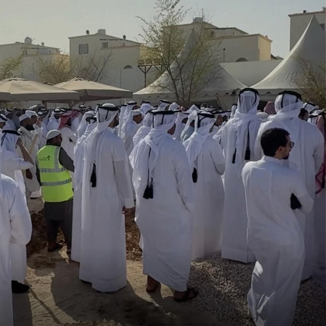 لقطات من تشييع جنازة سعادة السيد عبدالله بن حمد العطية في قطر...صور