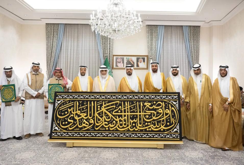 السعودية تجدد كسوة الكعبة المشرفة ضمن منظومة العناية بالحرمين