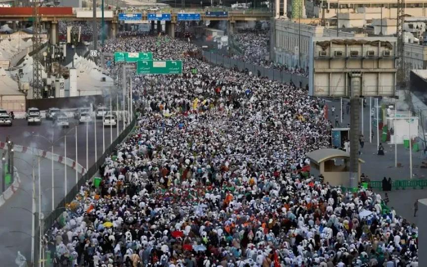 نائب أمير مكة يعلن نجاح موسم الحج.. والحجاج يواصلون رمي الجمرات وطواف الوداع