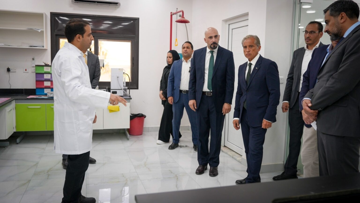 رئيس الوزراء يزور مصانع وشركات في منطقة معان التنموية