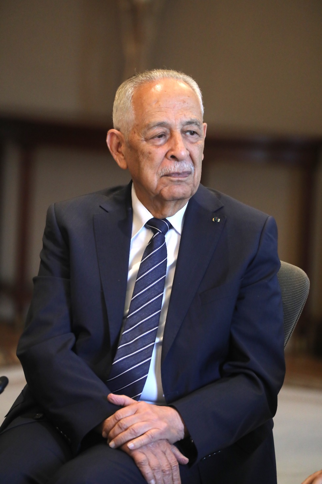 بتوجيهات ملكية.. العيسوي ينقل تمنيات الملك وولي العهد للعين الأسبق برجس الحديد بدوام الصحة والعافية