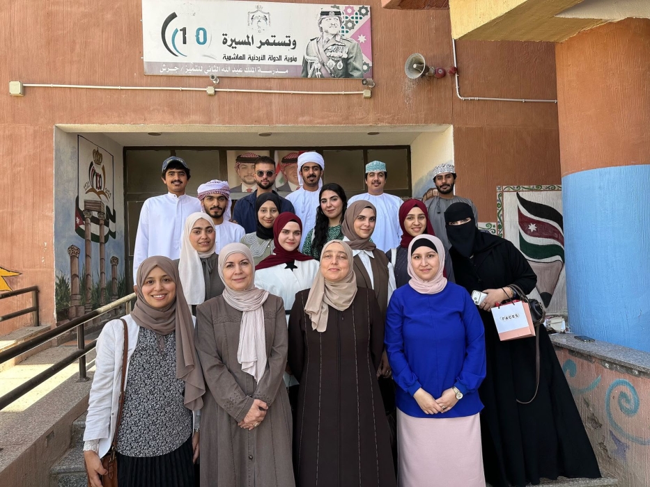 طلبة “رياضيات فيلادلفيا” يزورون مدرسة الملك عبدالله الثاني للتميز بجرش