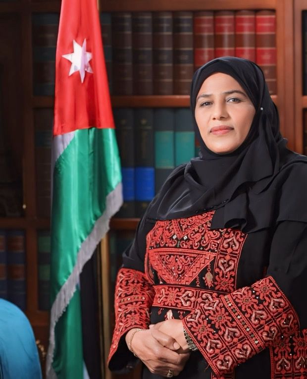 الأستاذه تمام عوده المعاقلة عضوا في  التطوير التربوي