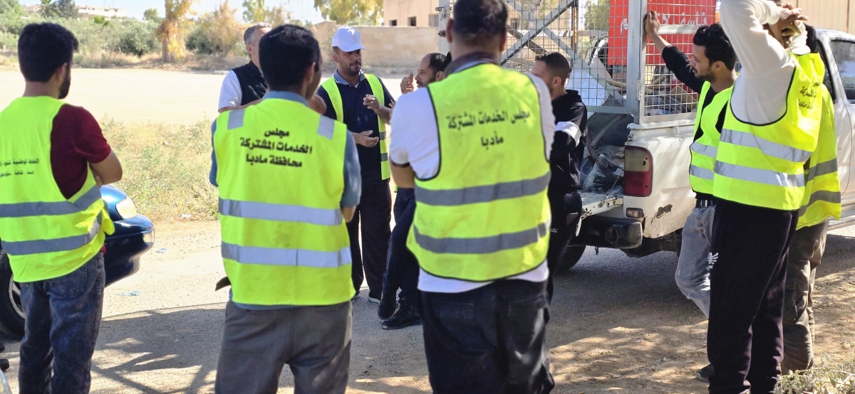 حملات ميدانية للحد من الإلقاء العشوائي للنفايات في محافظة مادبا  صور