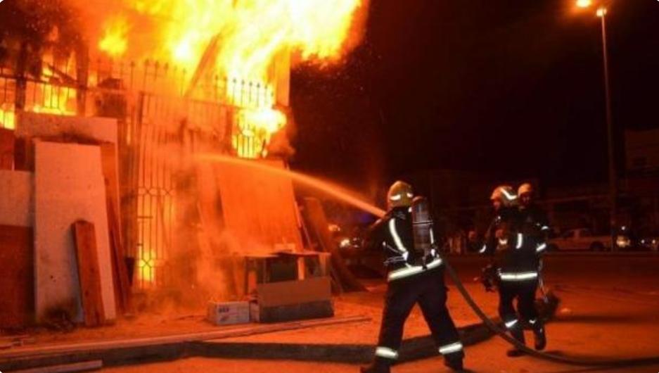 الأمن العام: كوادر الدفاع المدني تتعامل مع حريق داخل مصنع في مدينة الحسن الصناعية بإربد