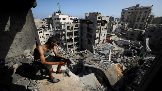 إصابة 10 فلسطينيين بقصف إسرائيلي على مخيم الشاطئ في قطاع غزة
