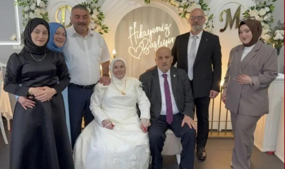 بعد 52 عاماً من الزواج.. زوجان تركيان يحتفلان بزفافهما الأول وسط أبنائهما وأحفادهما