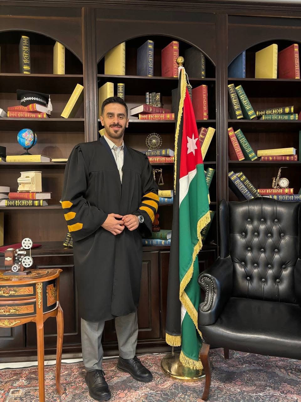 الخلايلة يجتاز الامتحان التحريري لمهنة المحاماة