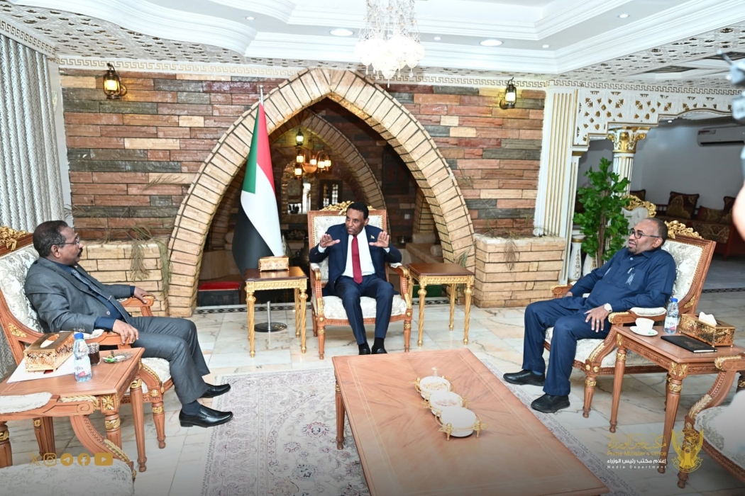 السودان : رئيس الوزراء يطلع على أداء لجنتي منع التحصيل غير القانوني وحصر المركبات الموجودة في نقاط التجميع