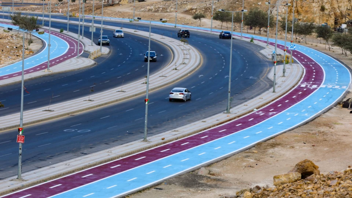 أمانة عمان تجري دراسة لقياس الأثر الاجتماعي لممشى المشي والدراجات