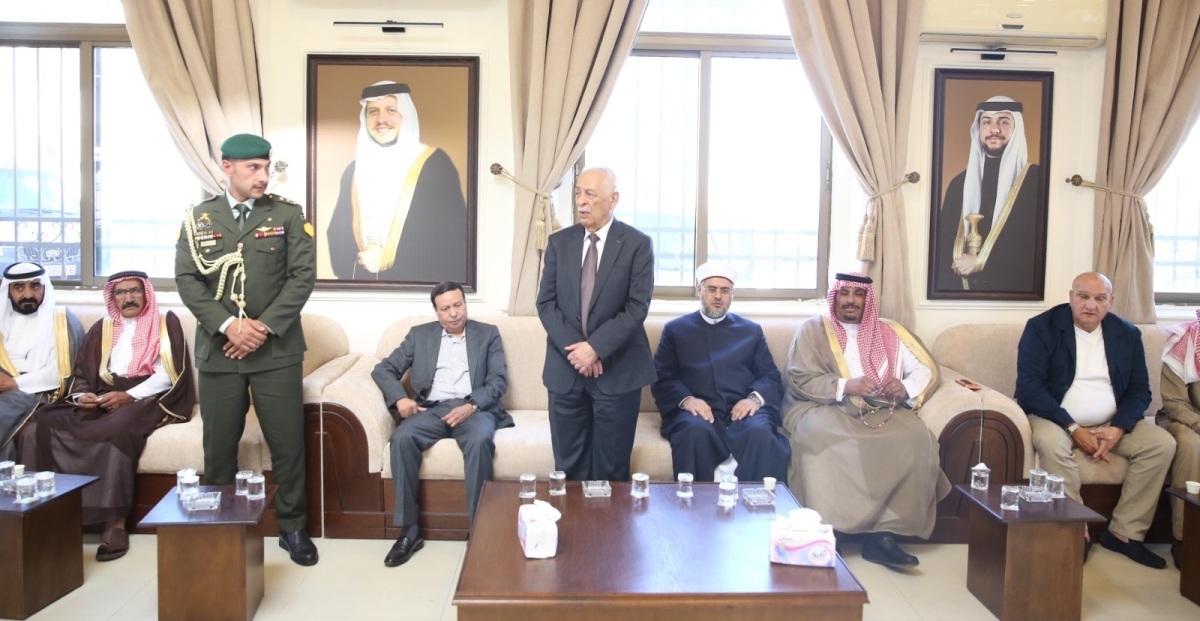 مندوبا عن الملك وولي العهد.. العيسوي يعزي عشائر العدوان والفايز والسحيم...صور